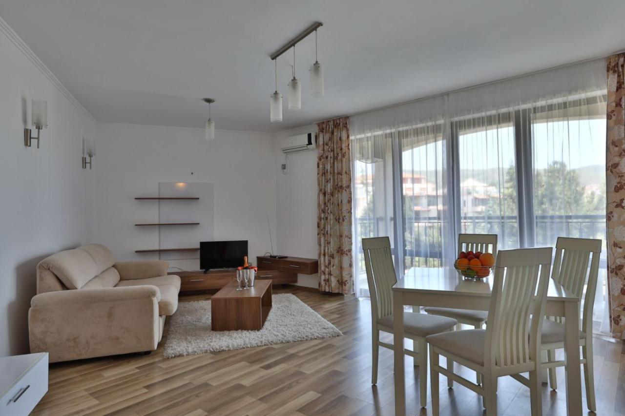 Vip Club Dolphin Coast Aparthotel Sunny Beach Esterno foto