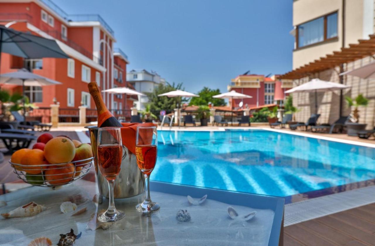 Vip Club Dolphin Coast Aparthotel Sunny Beach Esterno foto